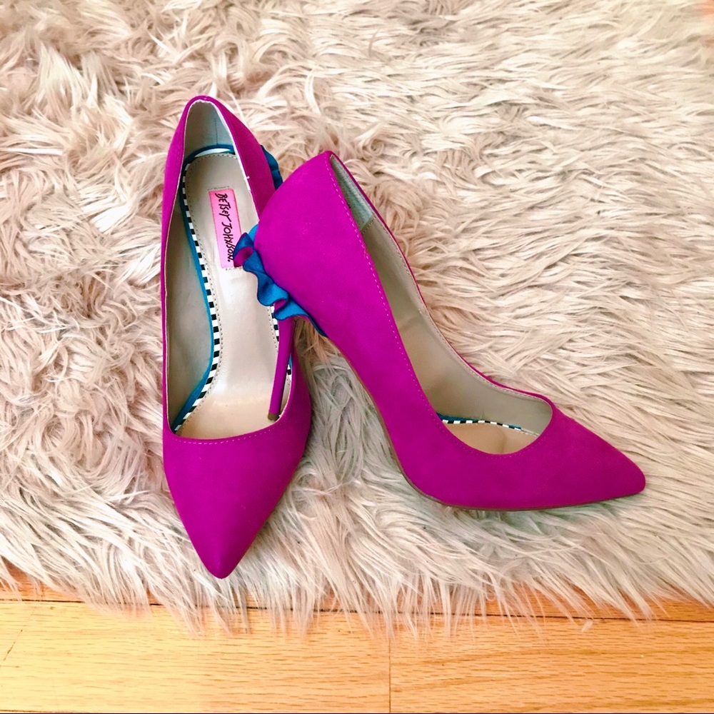✨Betsey Johnson Ruffle Heels✨